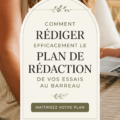 Une personne en train de rédiger un essai pour l'examen du barreau, avec des réflexions sur la structuration des idées.