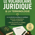 Un livre ouvert sur le vocabulaire juridique avec des notes et des stylos autour.
