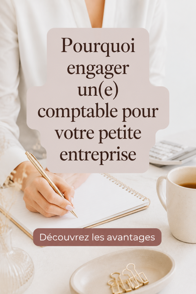 Femme entrepreneuse avec des documents comptables, discutant avec son comptable pour optimiser la gestion de son entreprise.