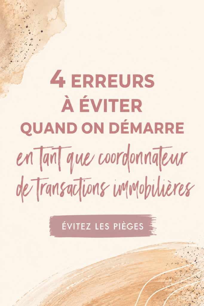 Femme souriante devant un bureau immobilier, prête pour une nouvelle journée de travail en tant que coordinatrice.