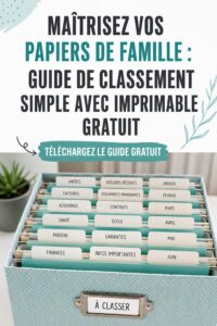 Femme en train de classer des documents familiaux sur un bureau organisé.