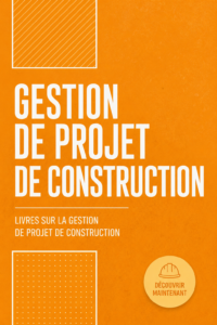 Image d'une femme en train de superviser un projet de construction, écrivant des notes sur un plan.