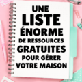 Une femme souriante utilisant des outils gratuits pour son entreprise à domicile.