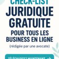 Une femme travaillant sur son ordinateur, entourée de documents représentant la checklist juridique pour entreprises en ligne.