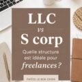 Un bureau moderne avec un ordinateur portable, symbolisant le choix de structure juridique pour freelances.