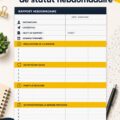 Modèle de rapport de statut hebdomadaire sur un bureau avec un ordinateur